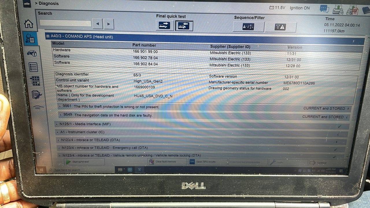 Mercedes-Benz Xentry diagnosis showing headunit fault code 9561 for an incorrect or absent anti-theft PIN